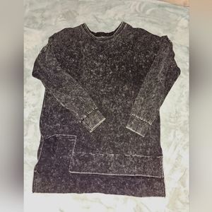 Crewneck long sleeve tee